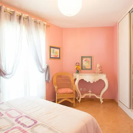Holiday Moral Alto Kalea Tatil Evi